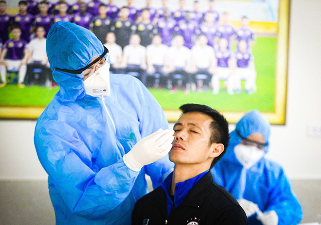 Câu lạc bộ Hà Nội hội quân, lấy mẫu xét nghiệm Covid-19